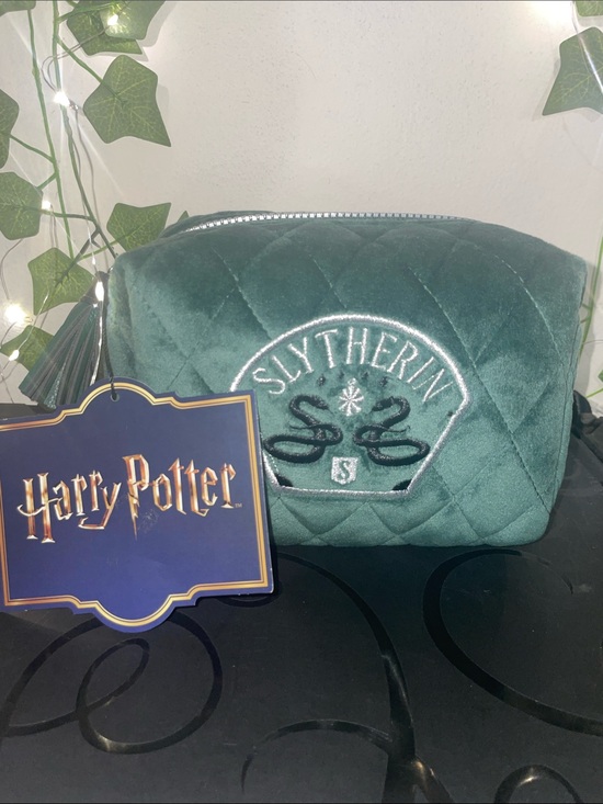 Warner Bros. Handbags - Warner Bros. Slytherin Quilted Emerald Green Velvet Cosmetic Bag